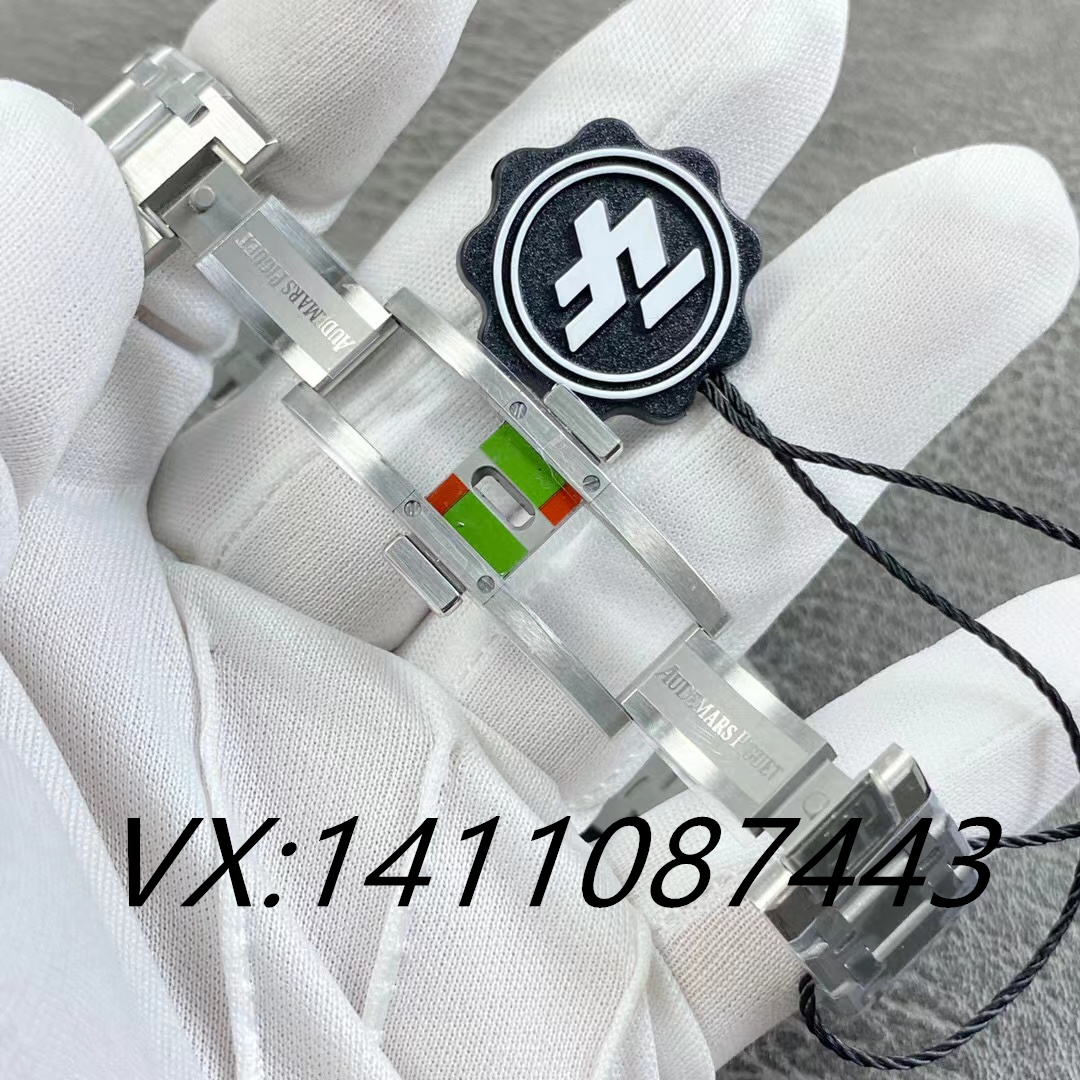试问谁能抵挡这ZF厂爱彼15202IP烟熏蓝珠光面复刻腕表！