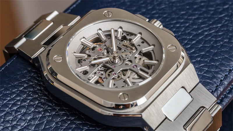  时尚前沿：展示Bell & Ross BR 05 镂空魅力