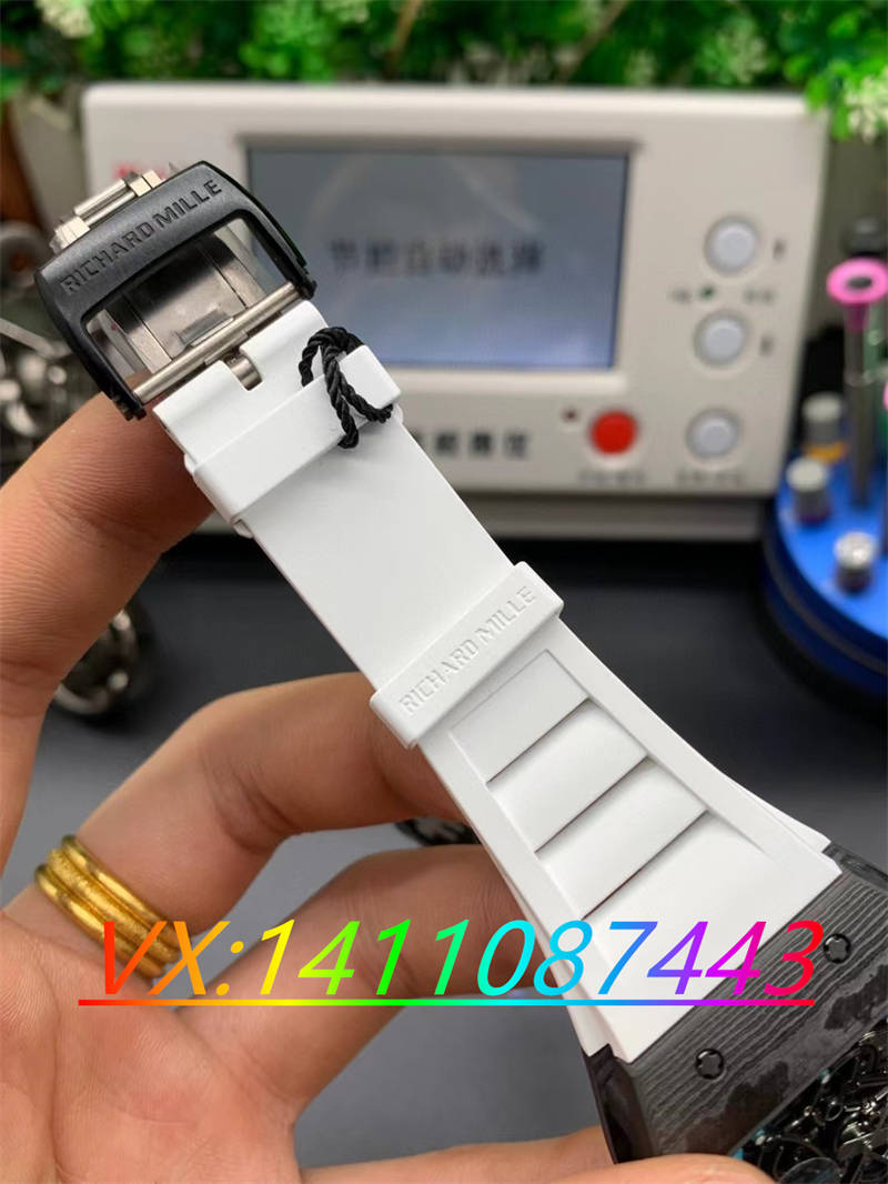 ZF 厂理查德米勒 RM055 碳纤维限量款评测：精湛工艺与卓越性能的完美结合